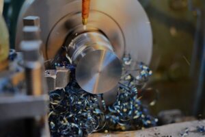 نقش راهکارهای اتوماسیون ماشین‌های تراش CNC در تحول و بهره‌وری صنعت تولید