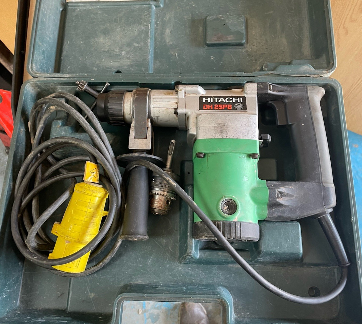 هیلتی هیتاچی در حد نو