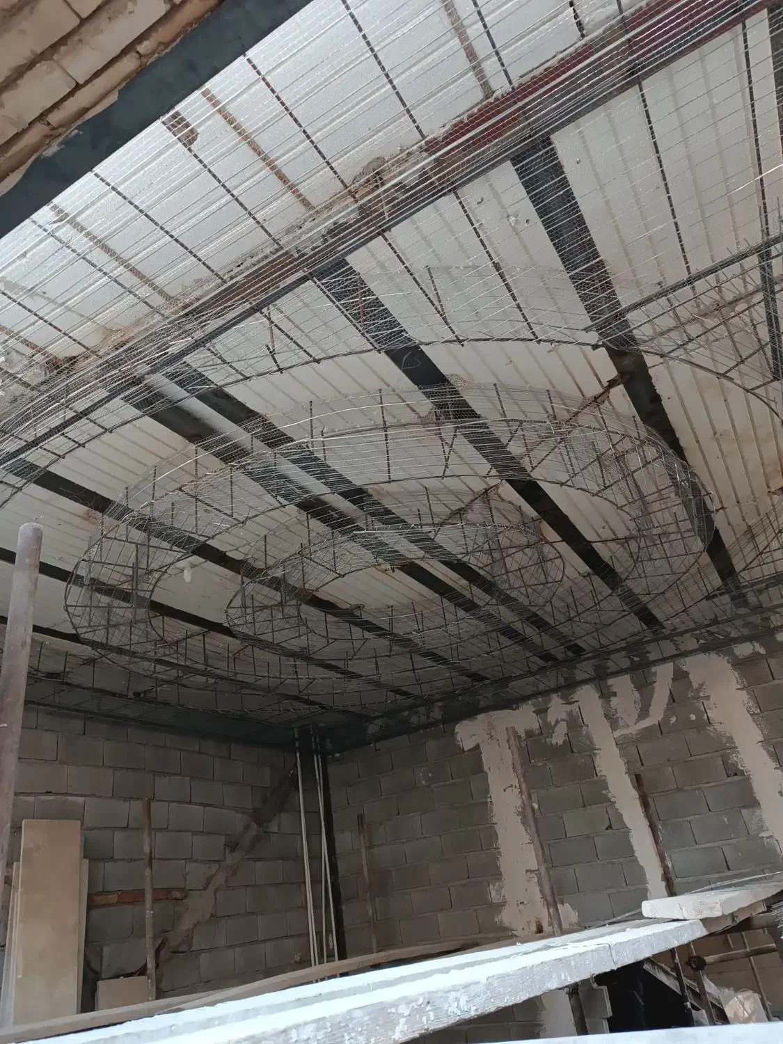 خدمات تخصصی جوشکاری و آهنگری | رابیتس‌کاری و ساخت سازه‌های فلزی